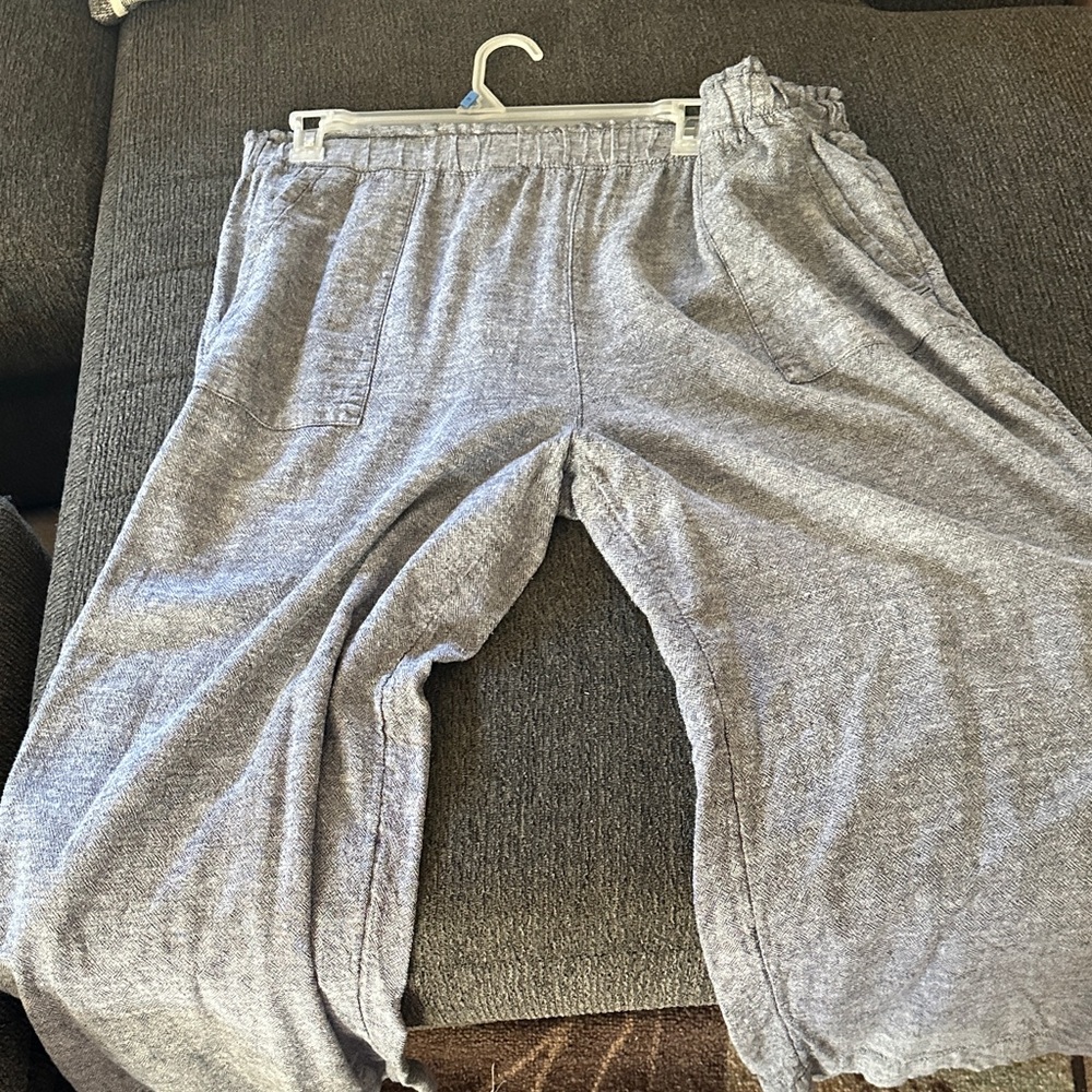 Time and Tru Gray Capris